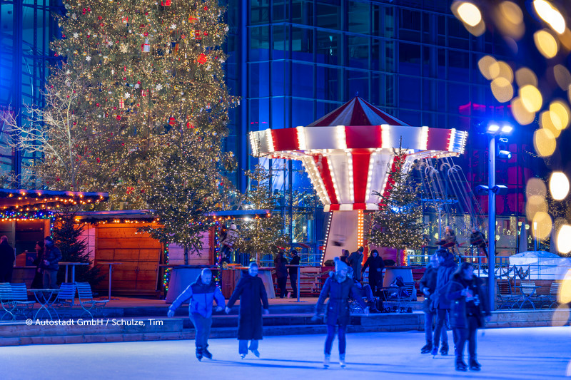Eisfläche bei der Autostadt im Winter